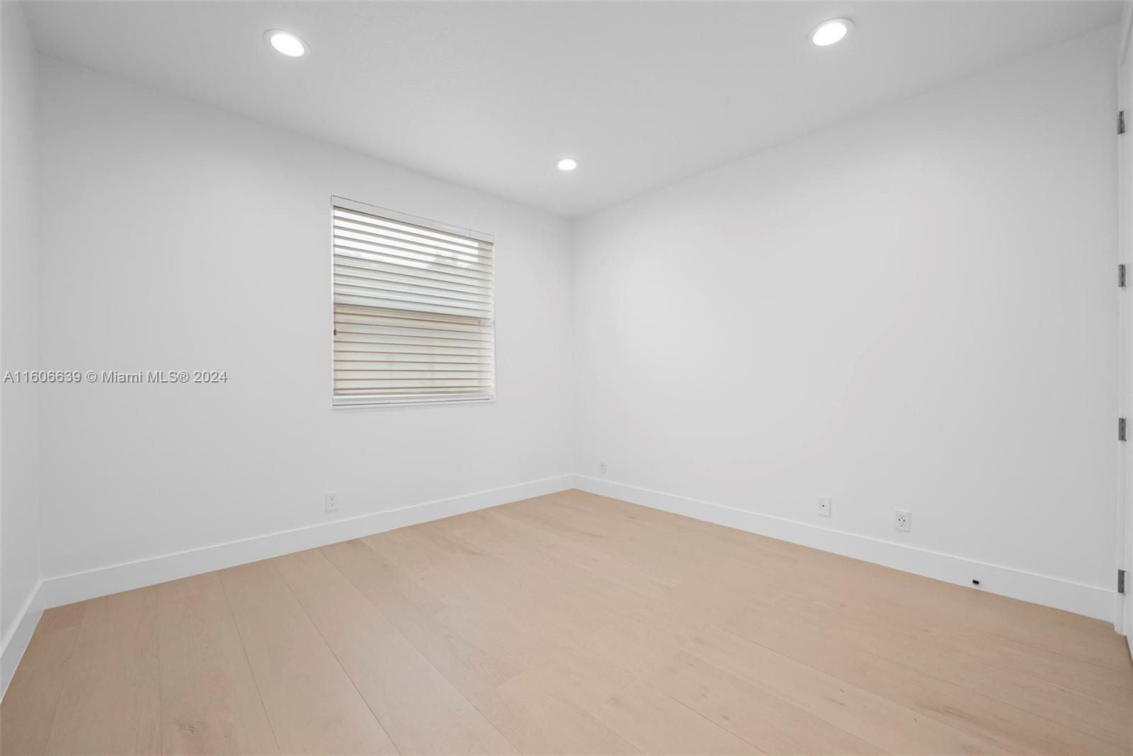 3763 Oak Ridge Cir