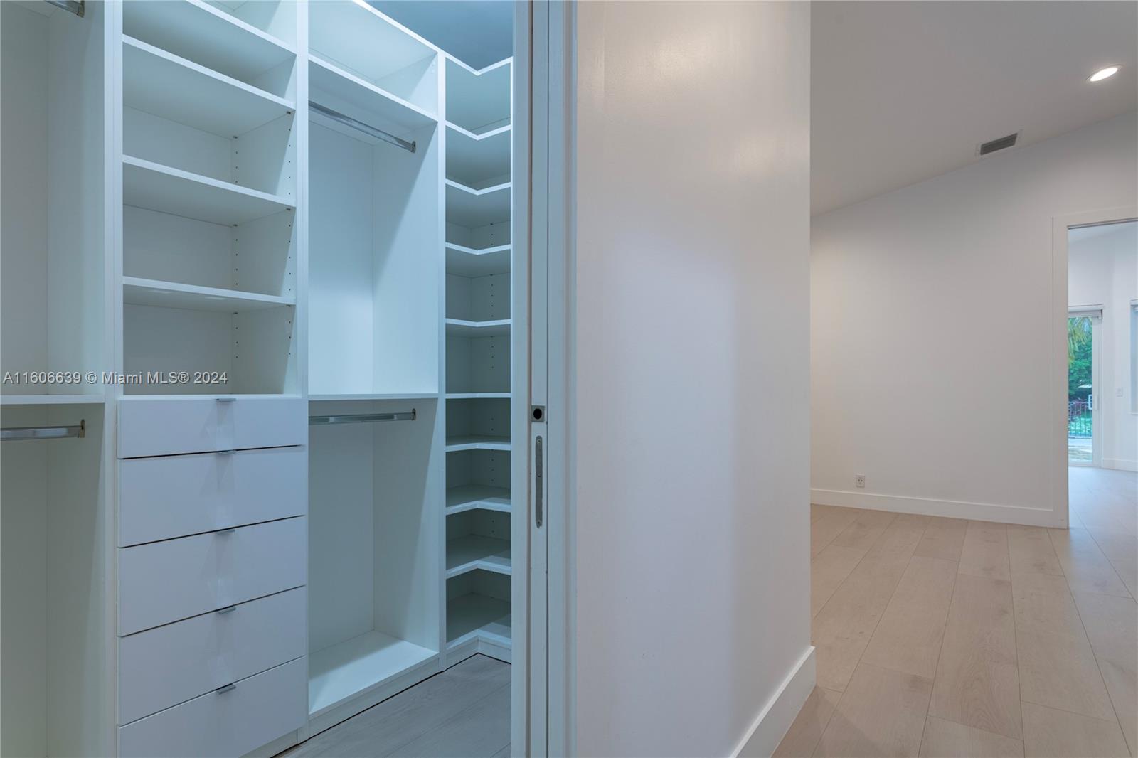 3763 Oak Ridge Cir