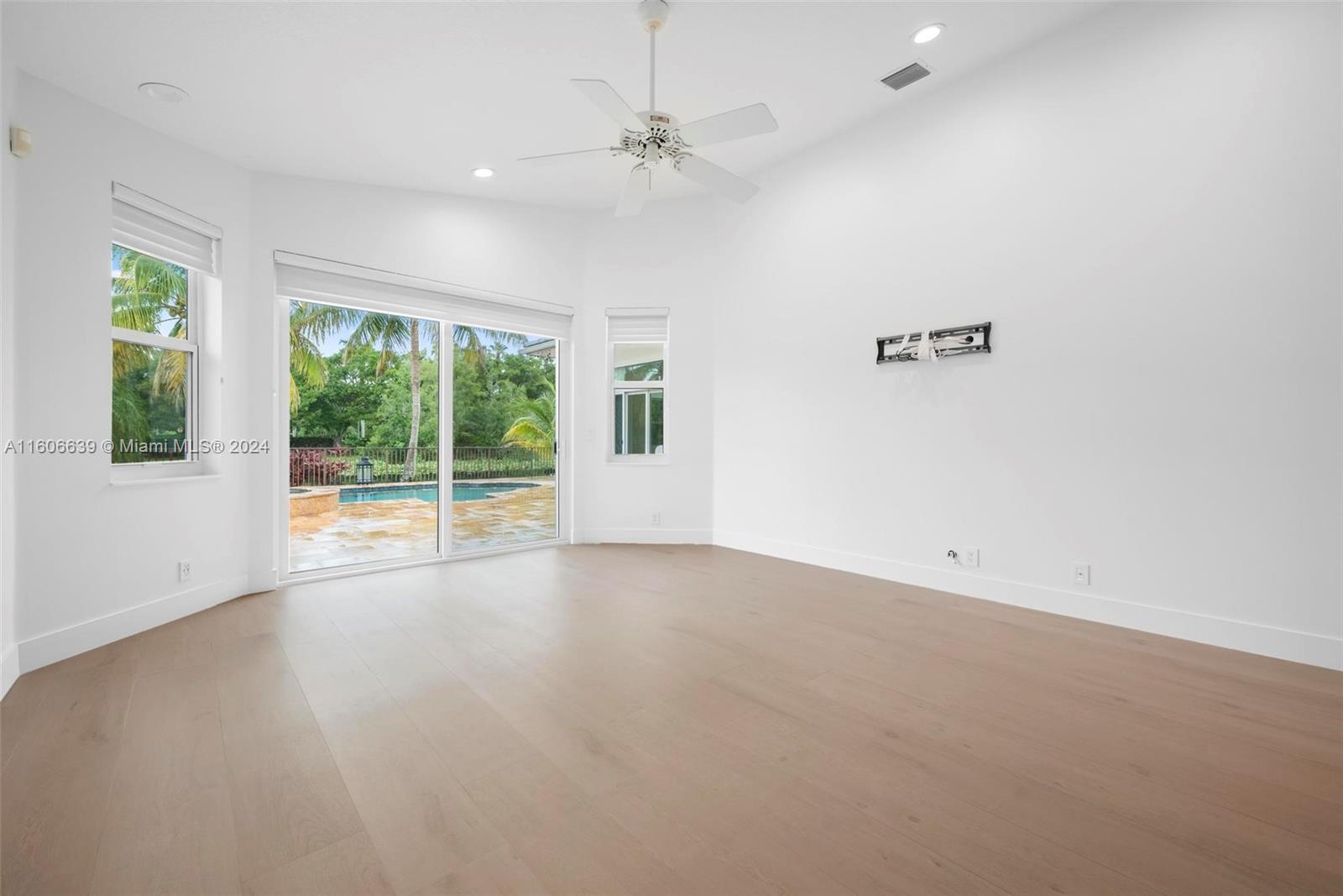 3763 Oak Ridge Cir