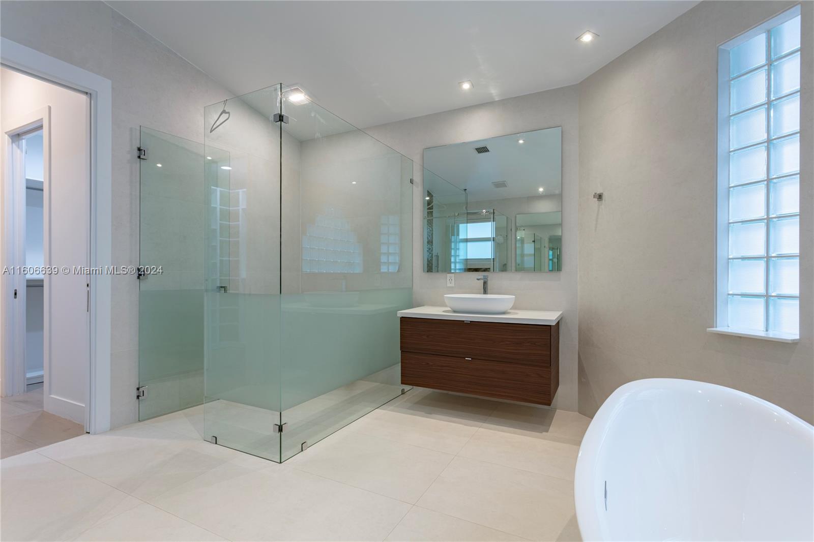 3763 Oak Ridge Cir
