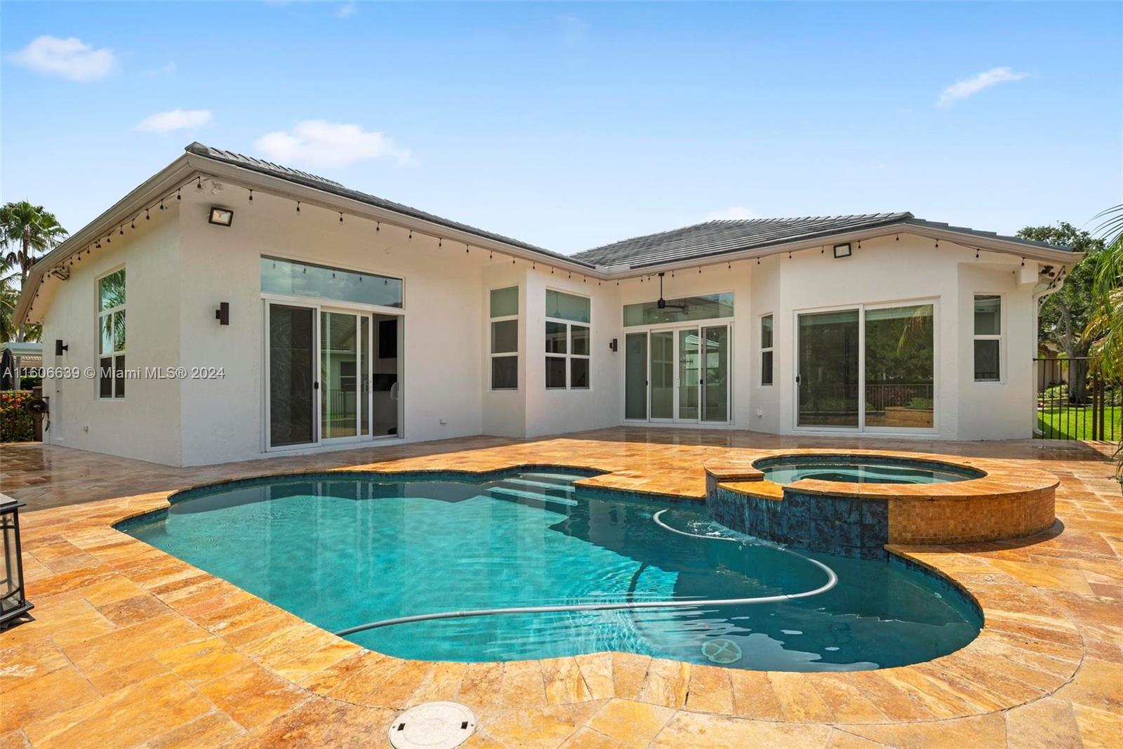 3763 Oak Ridge Cir