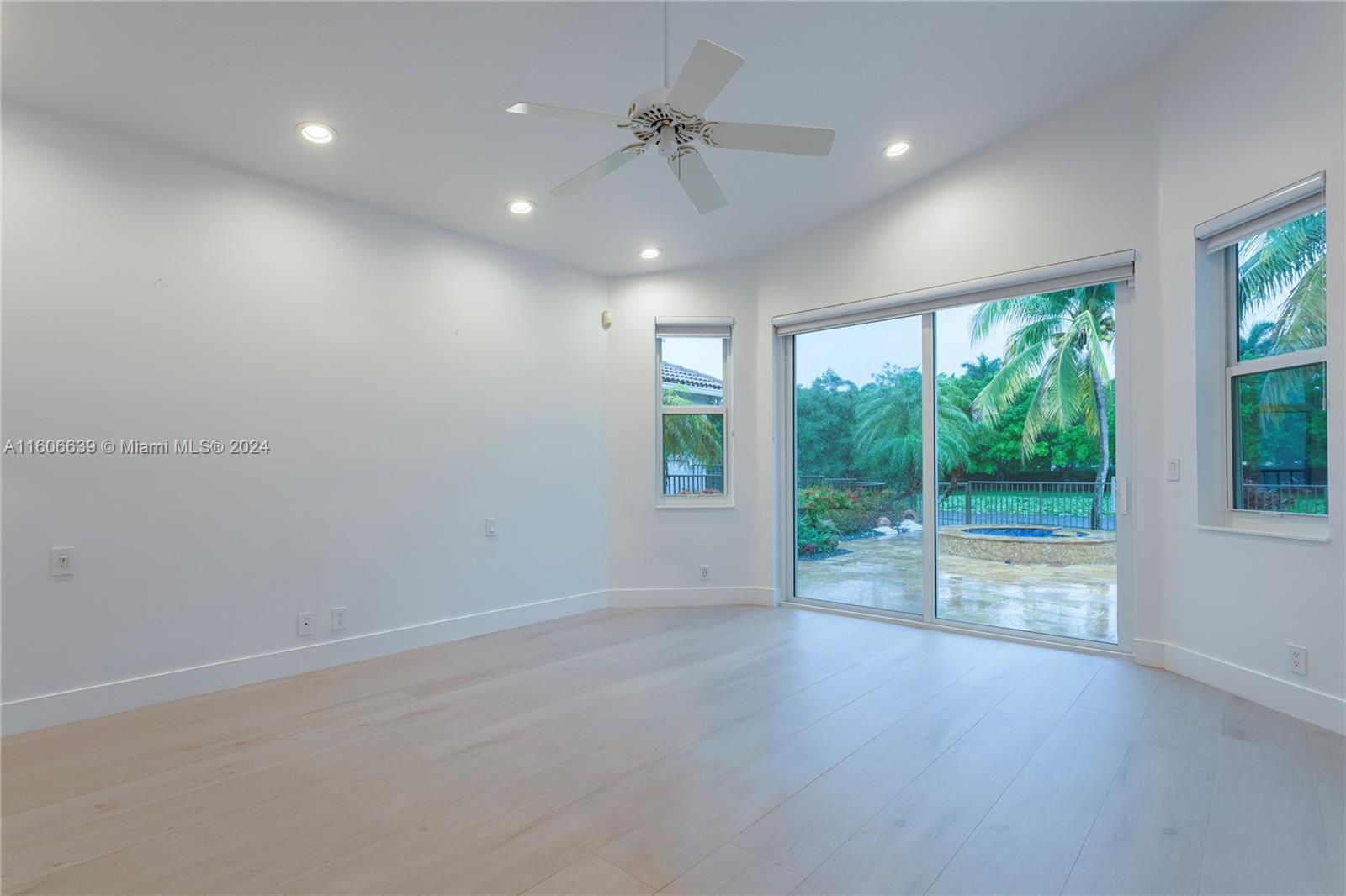 3763 Oak Ridge Cir