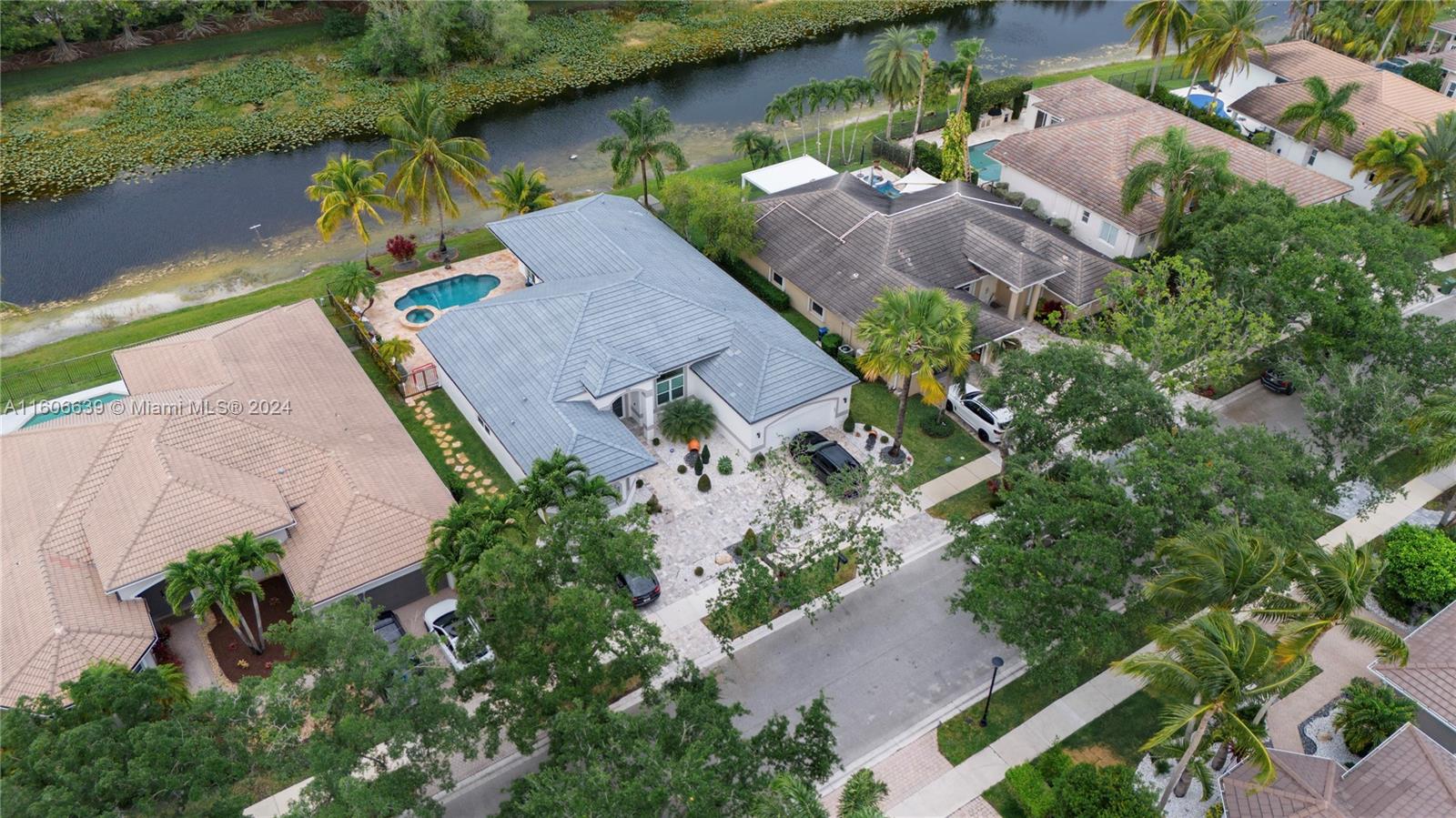 3763 Oak Ridge Cir