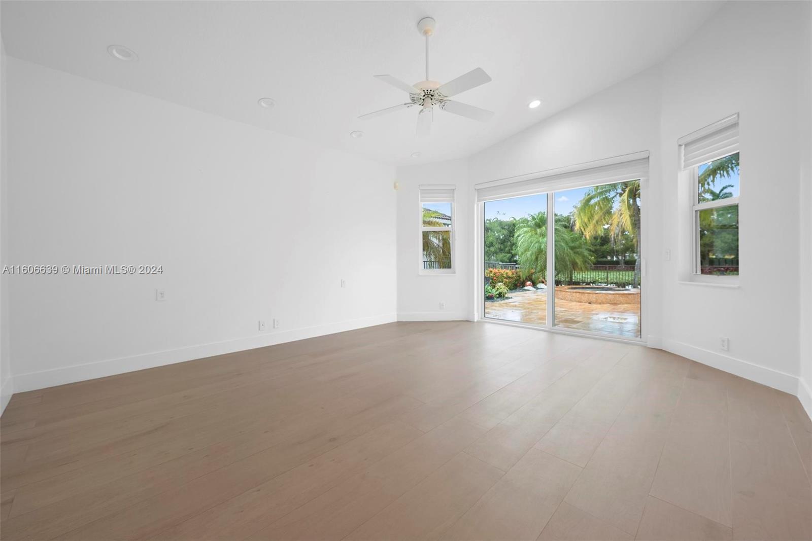 3763 Oak Ridge Cir