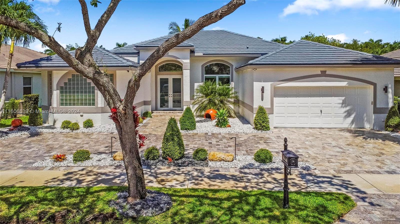 3763 Oak Ridge Cir