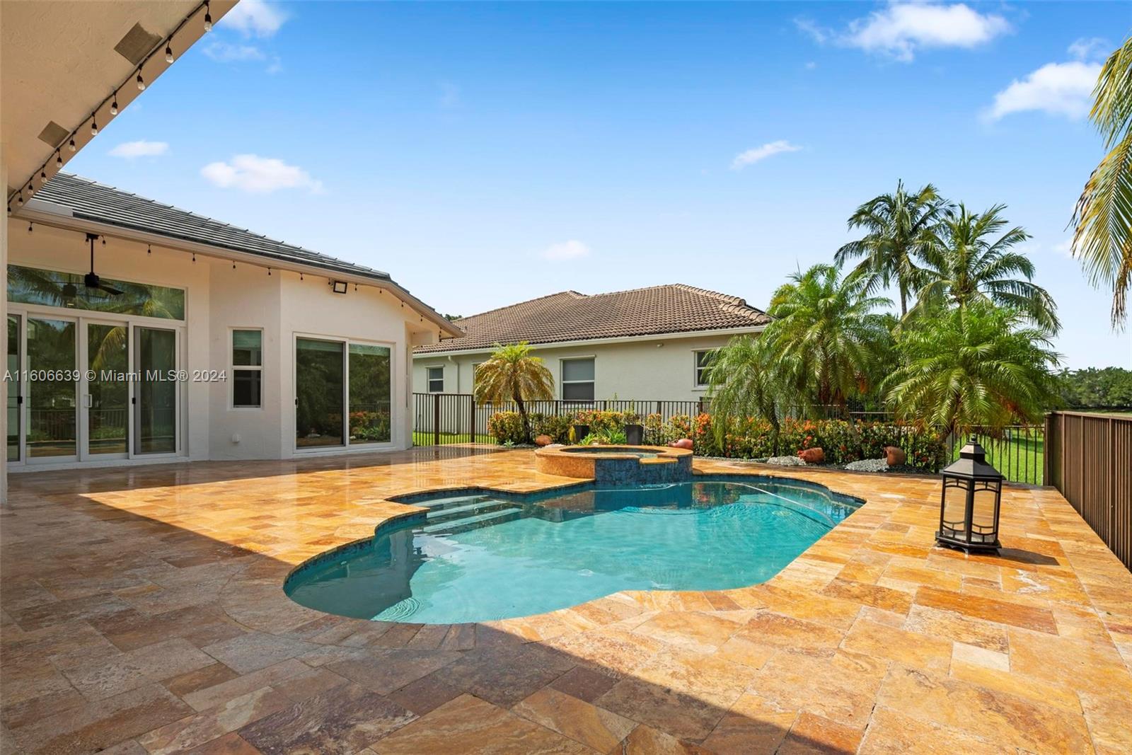 3763 Oak Ridge Cir