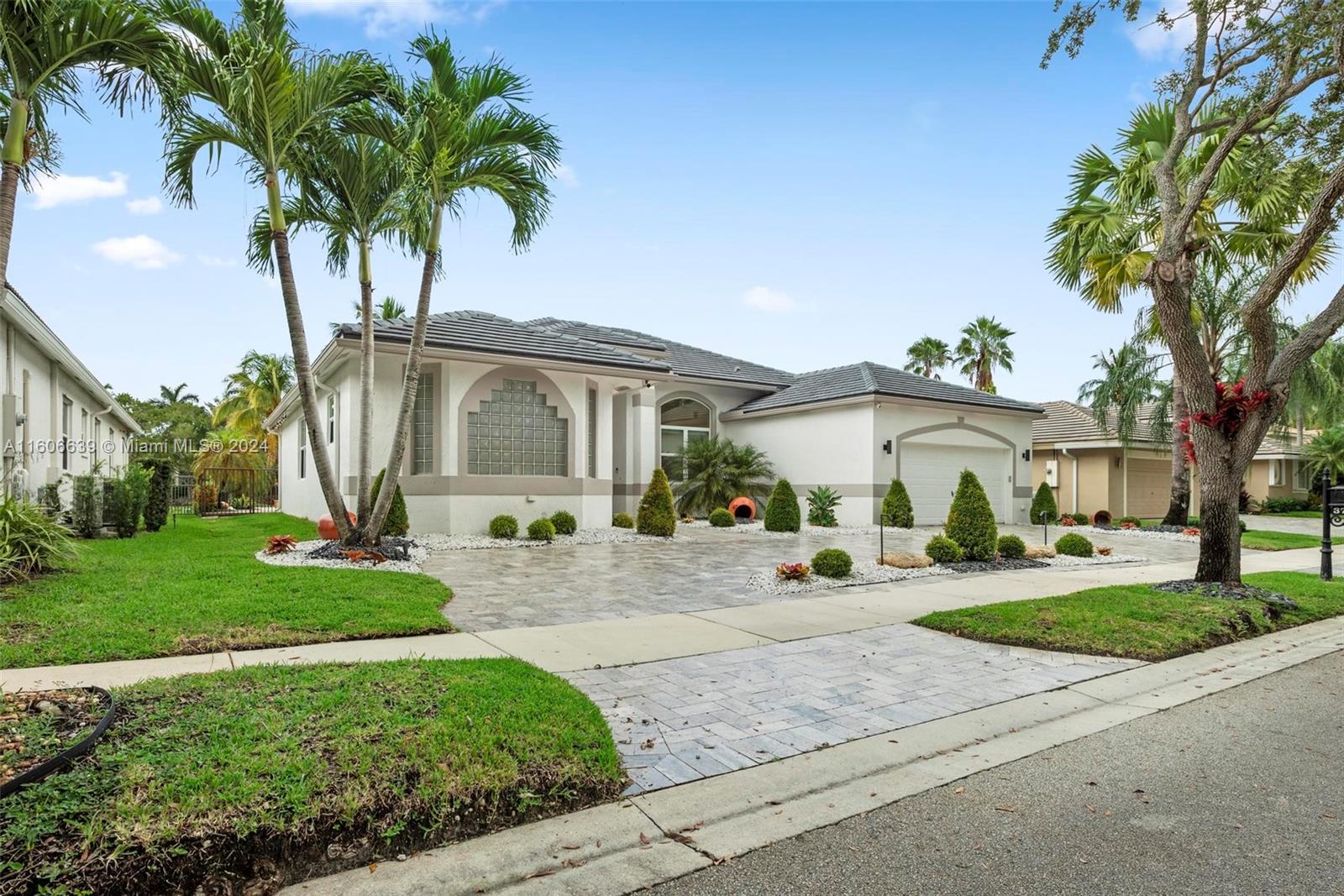 3763 Oak Ridge Cir