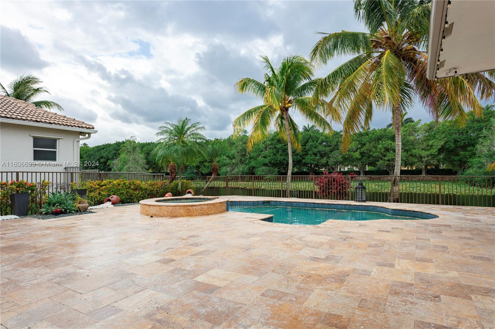 3763 Oak Ridge Cir