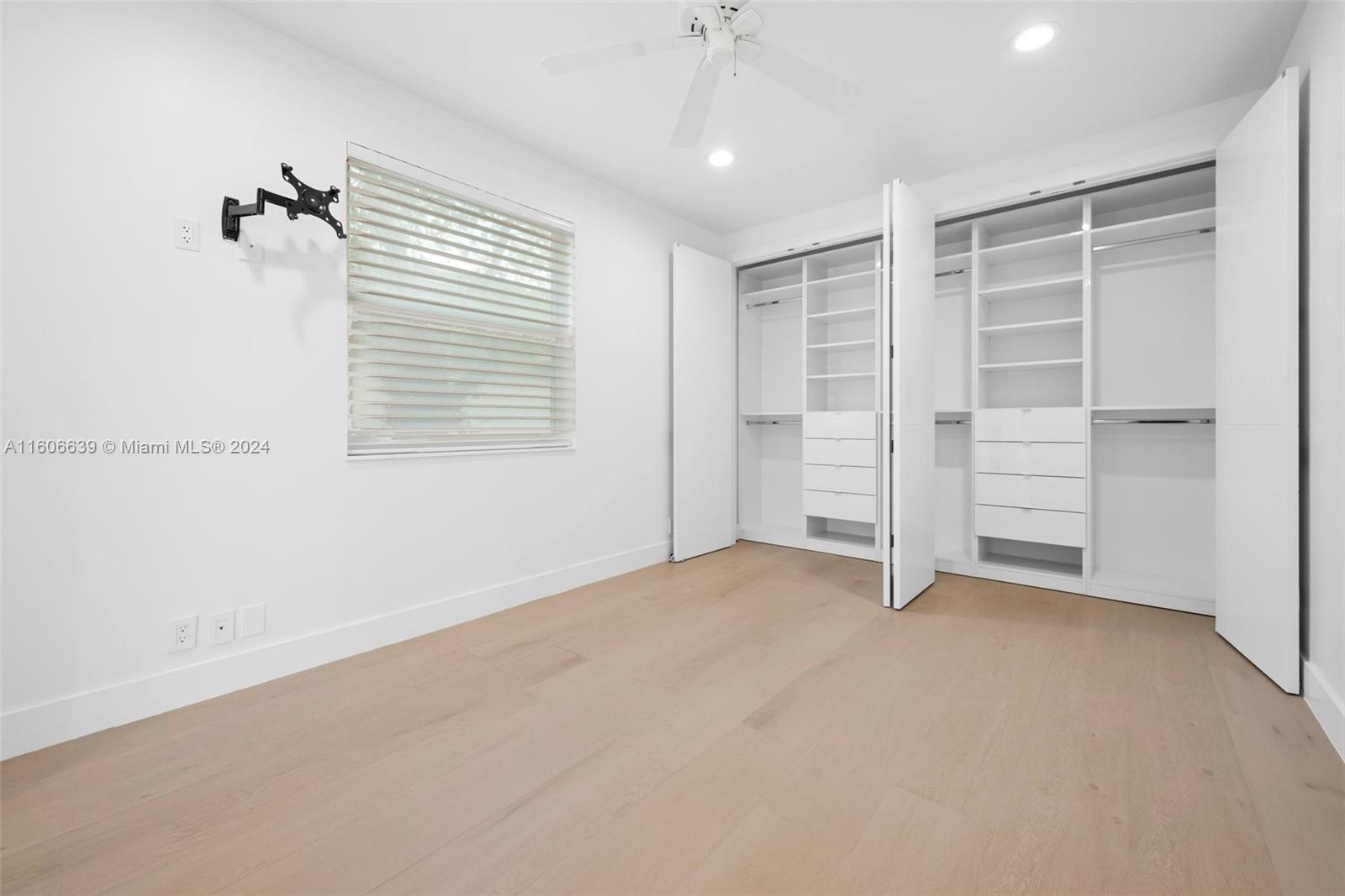 3763 Oak Ridge Cir