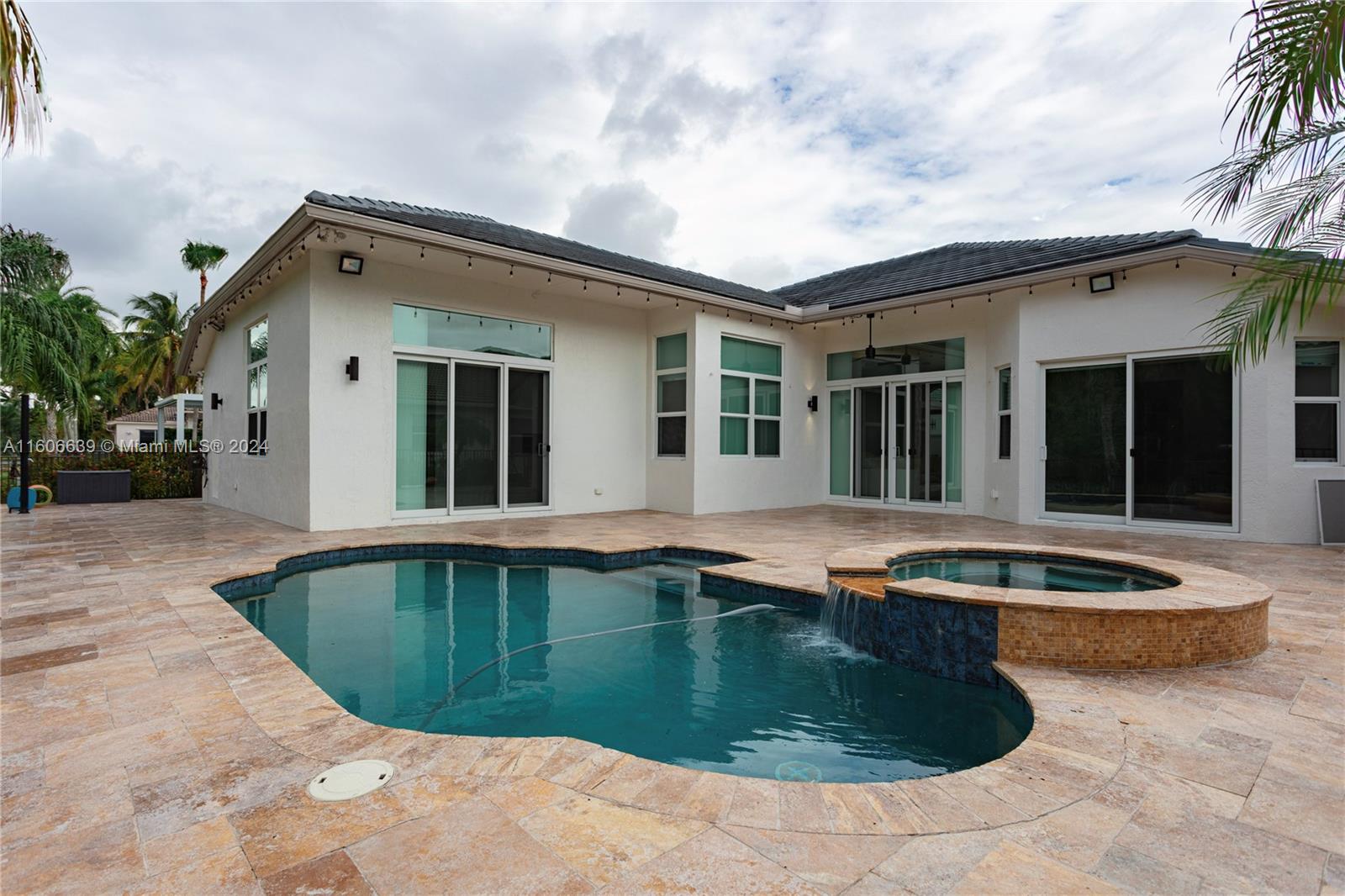 3763 Oak Ridge Cir