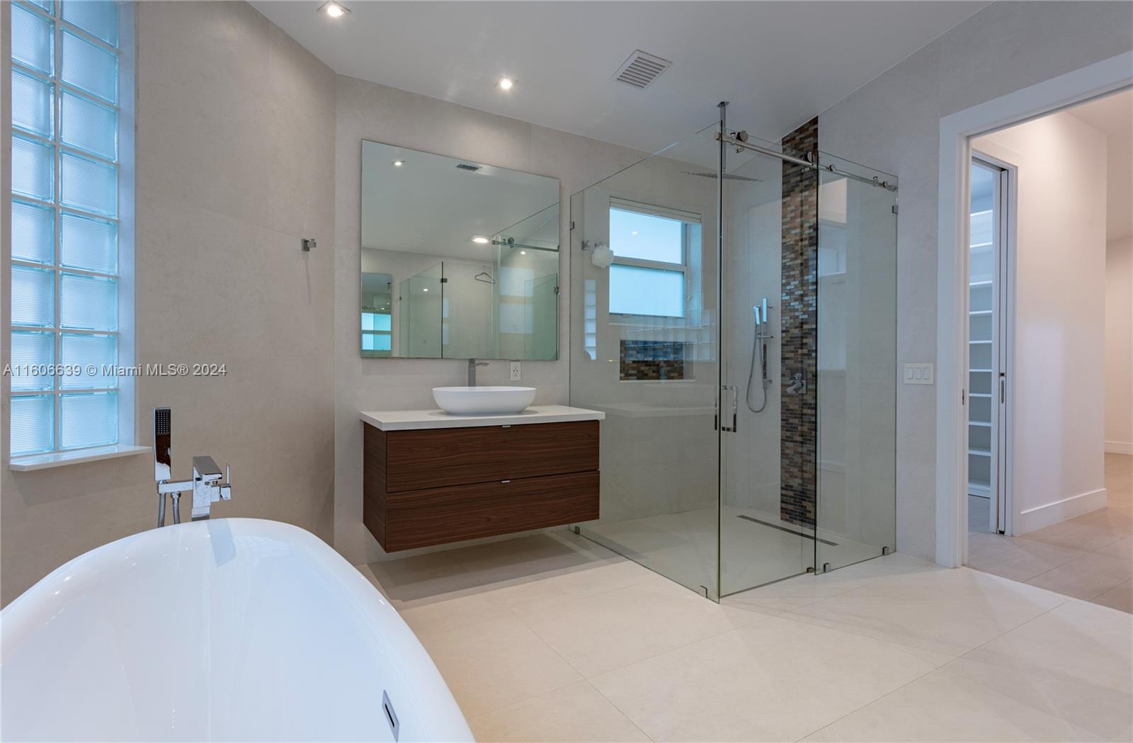 3763 Oak Ridge Cir