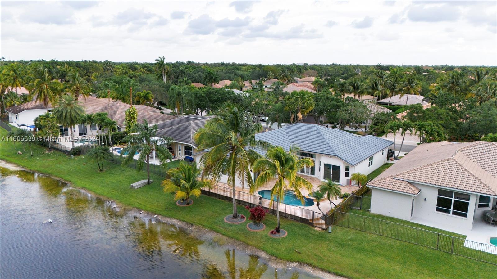 3763 Oak Ridge Cir