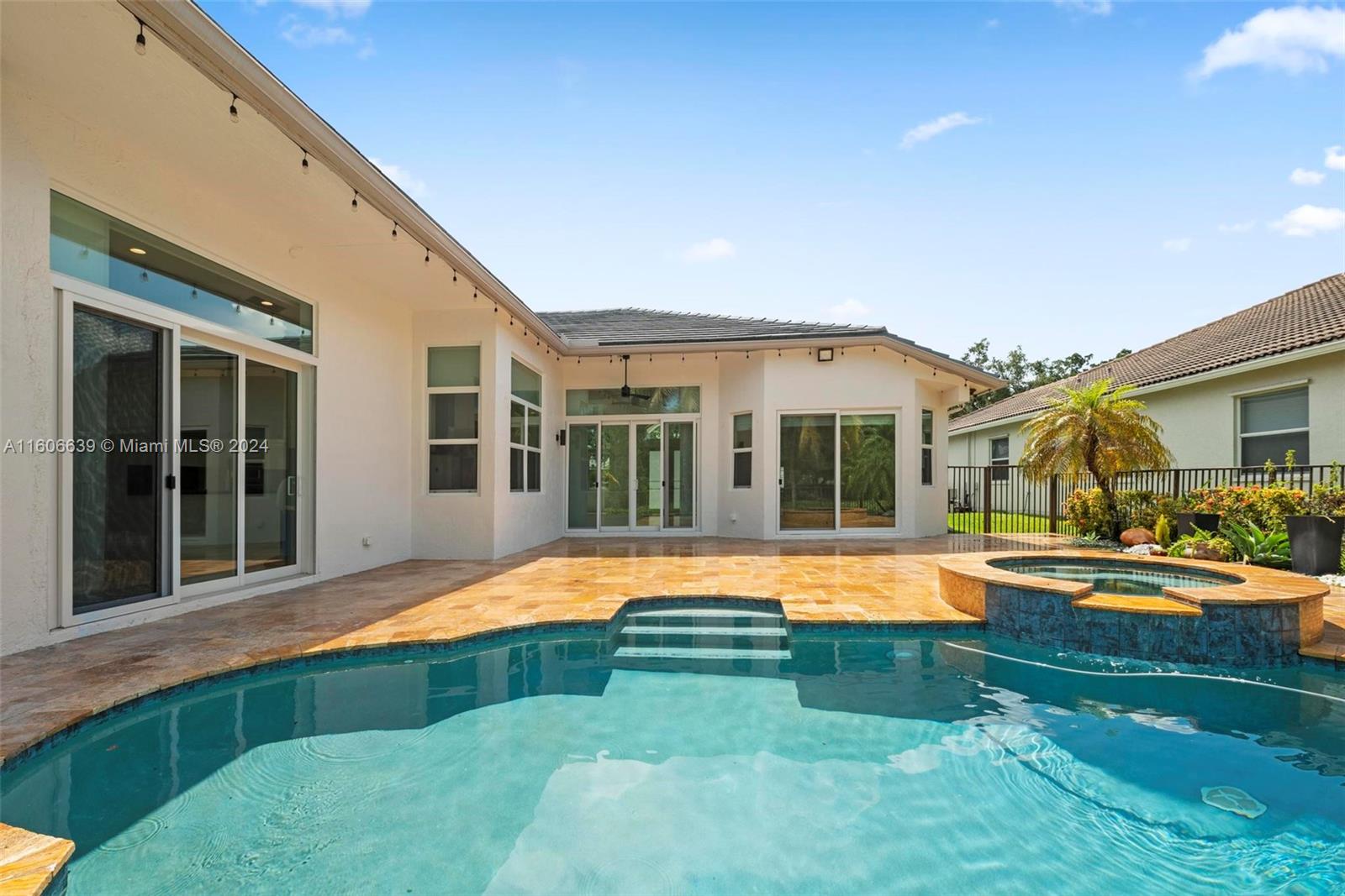 3763 Oak Ridge Cir