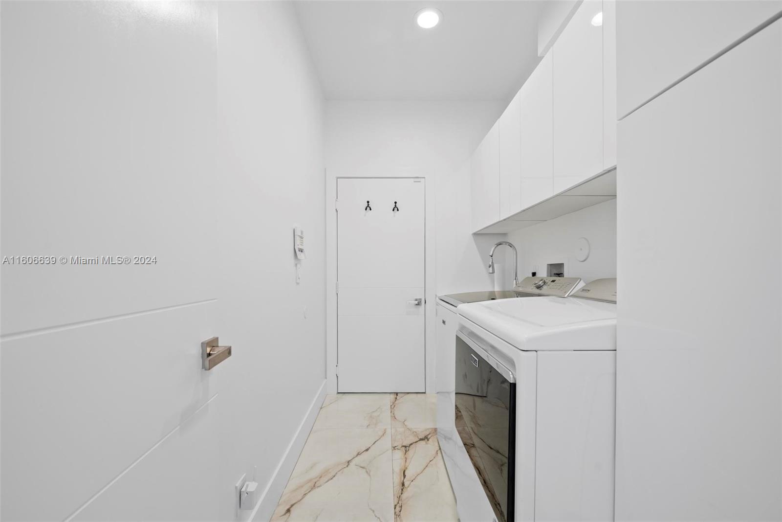 3763 Oak Ridge Cir