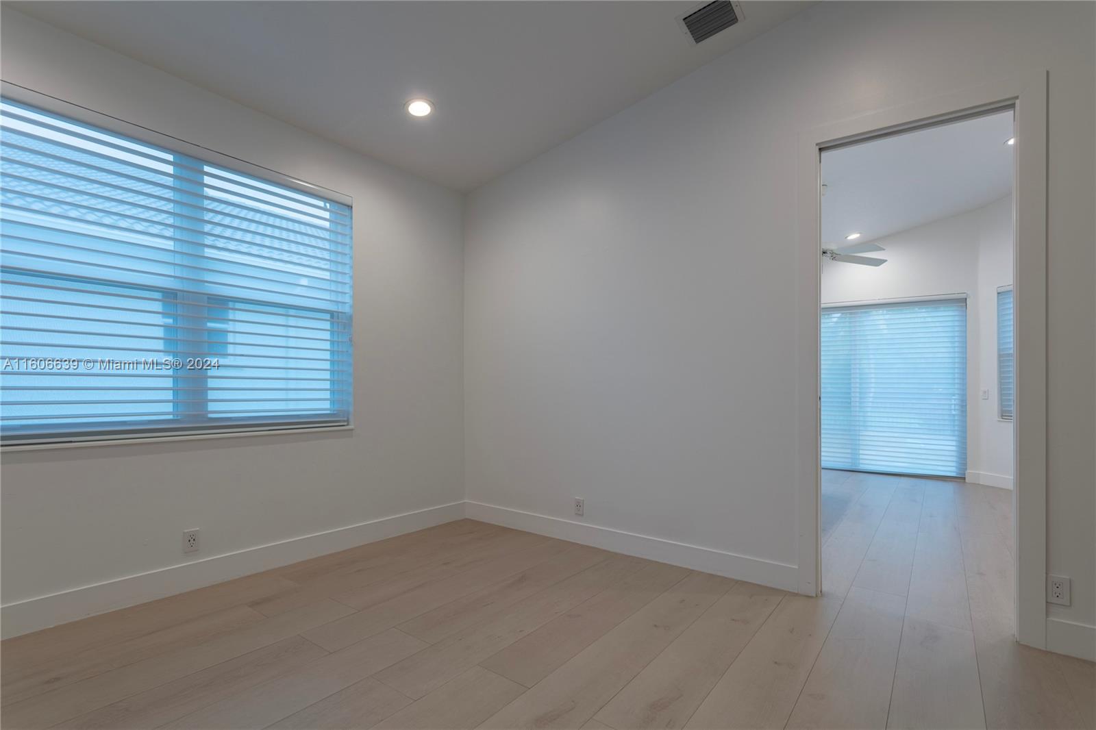 3763 Oak Ridge Cir