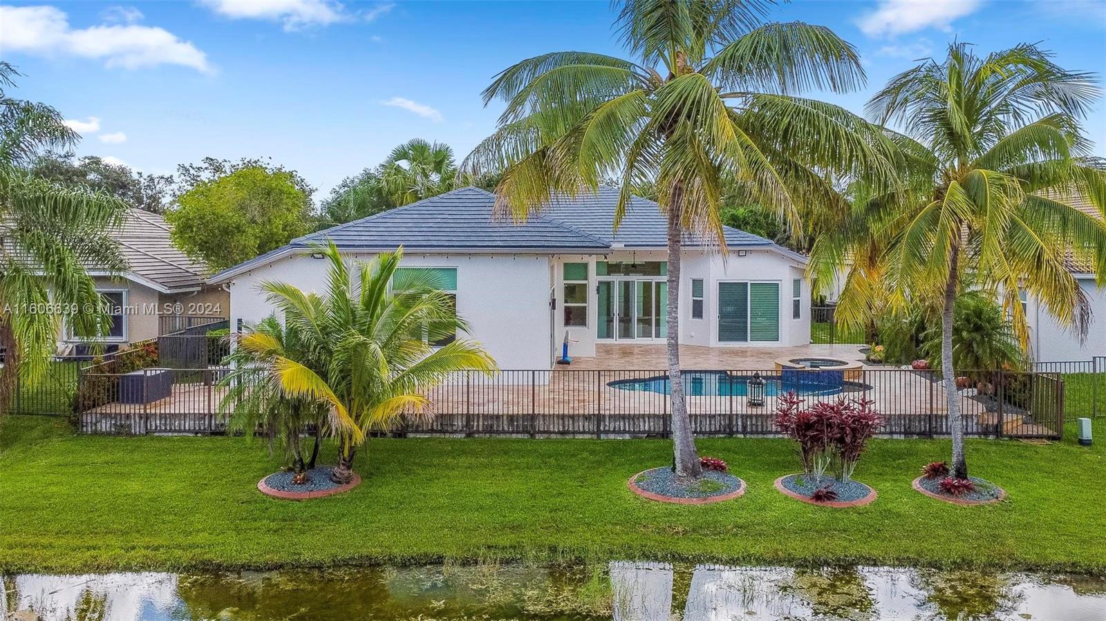 3763 Oak Ridge Cir