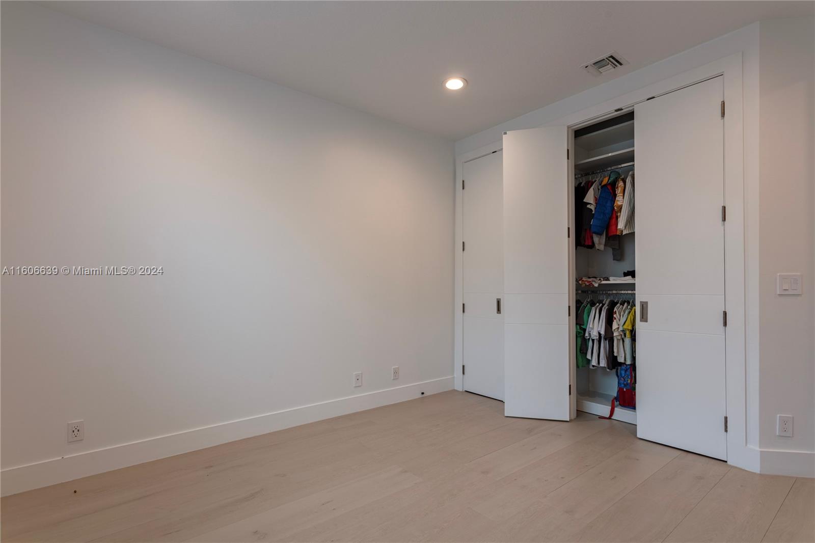 3763 Oak Ridge Cir