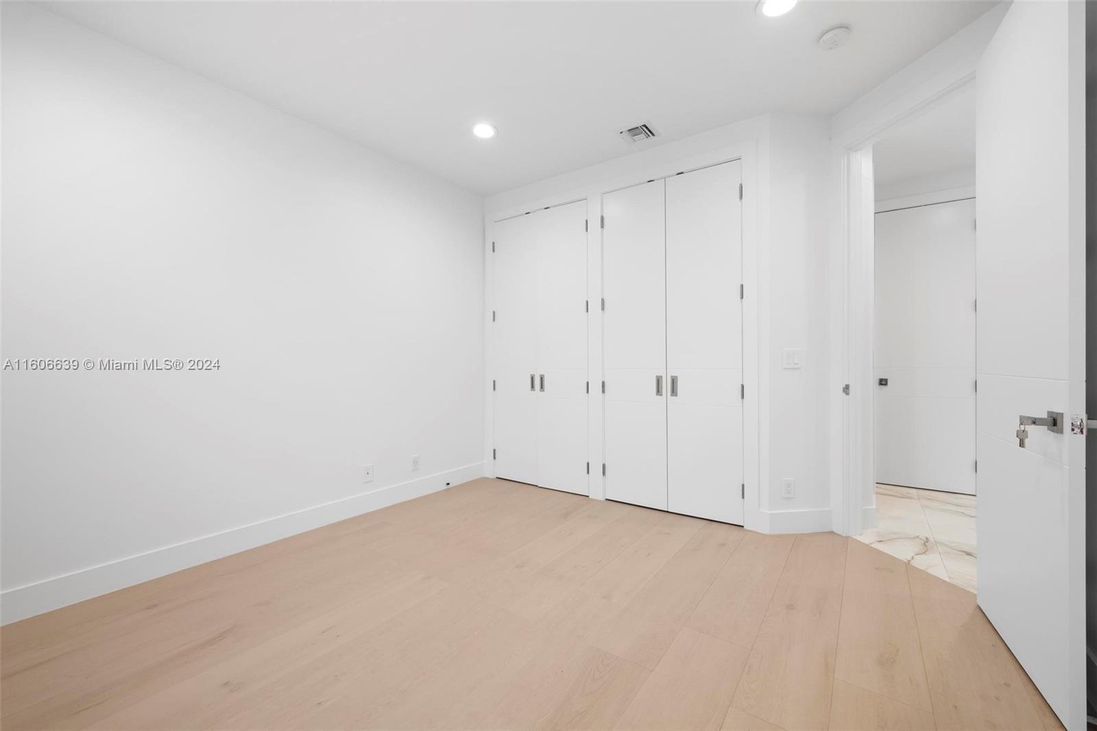 3763 Oak Ridge Cir