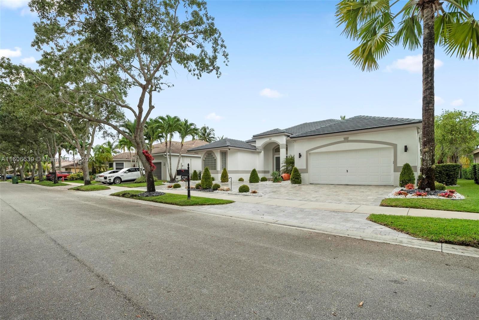 3763 Oak Ridge Cir