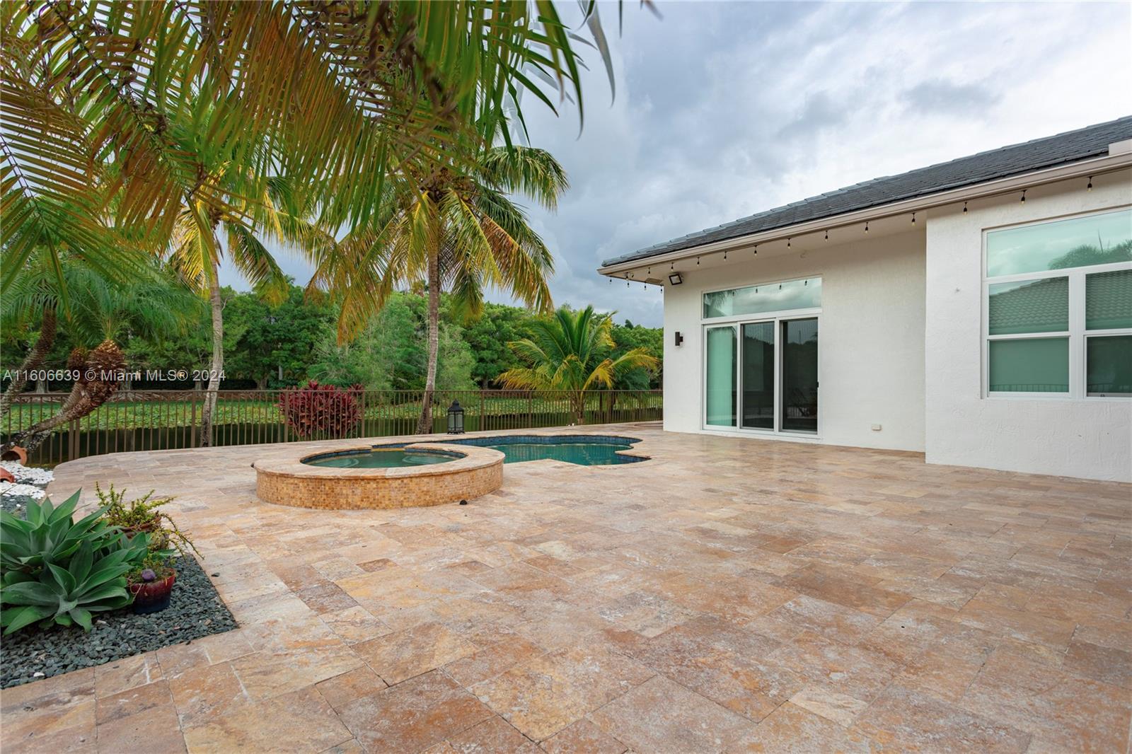 3763 Oak Ridge Cir