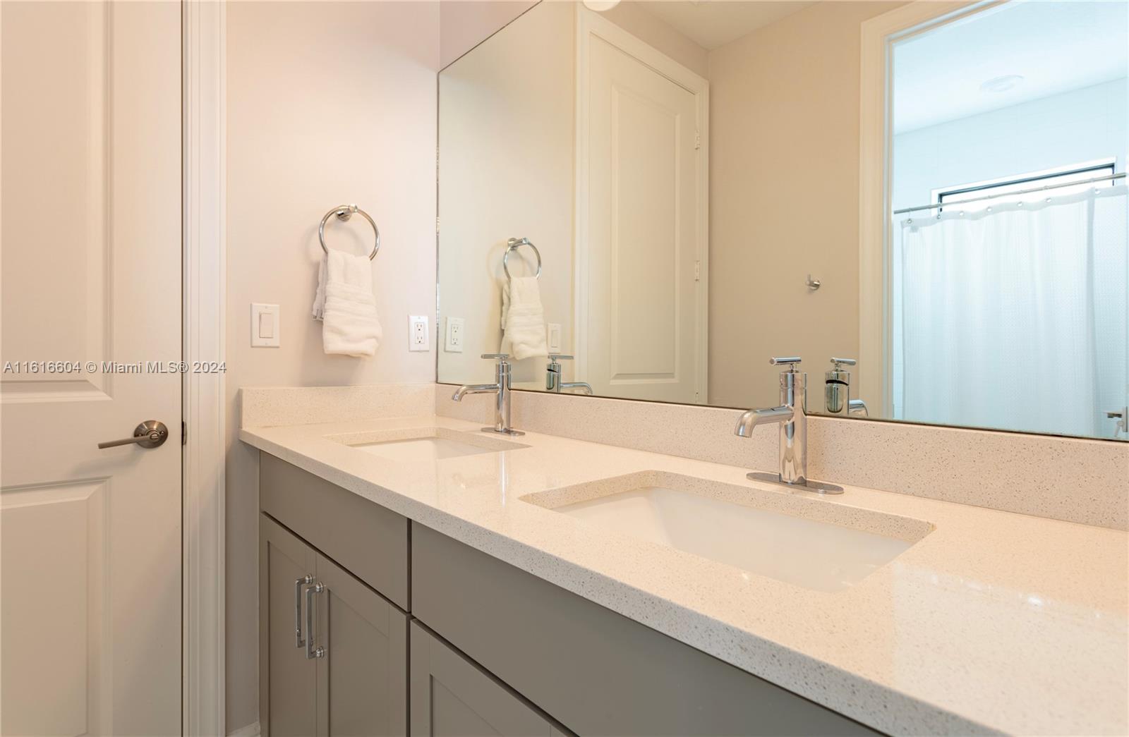 8555 E Baypoint Cir