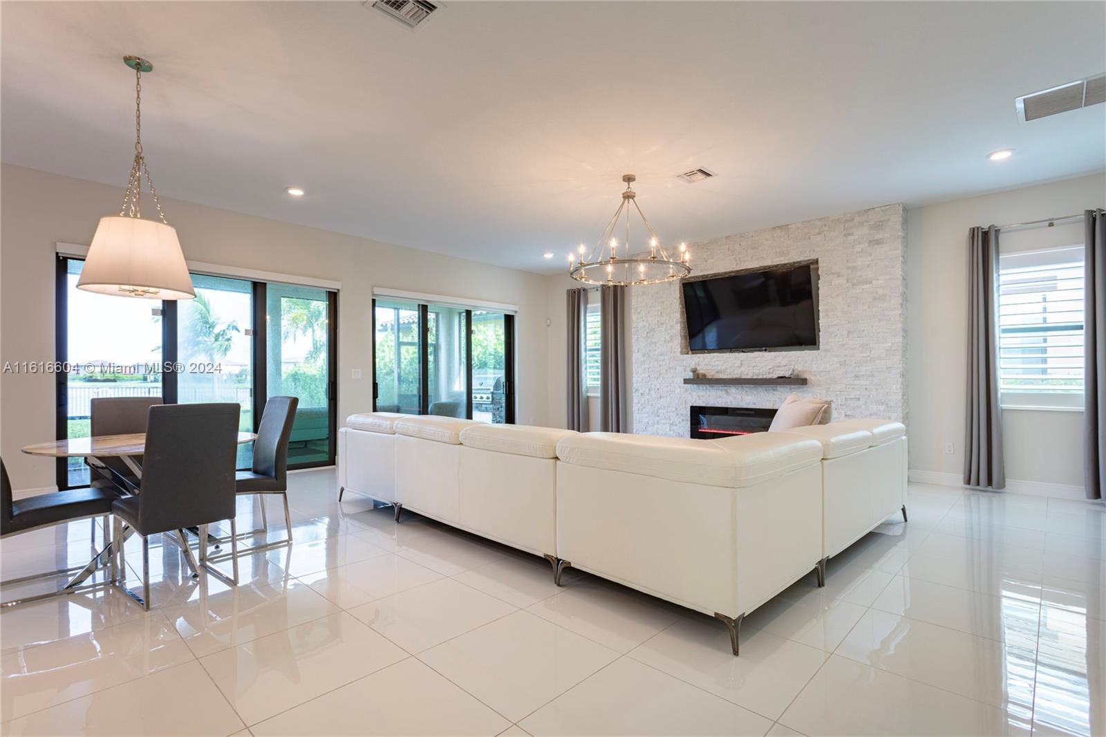 8555 E Baypoint Cir