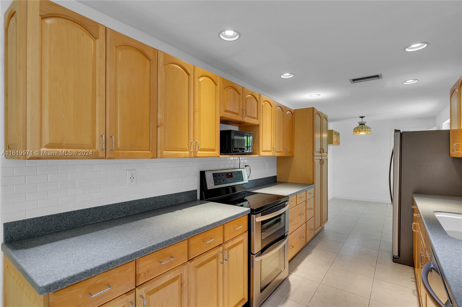 8304 NW 36th St