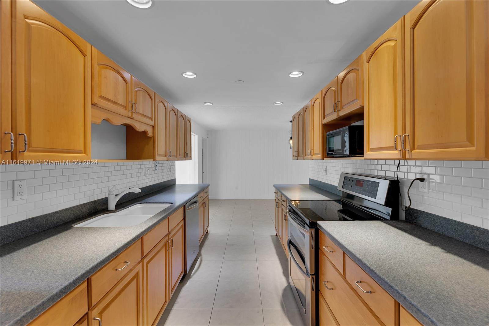 8304 NW 36th St