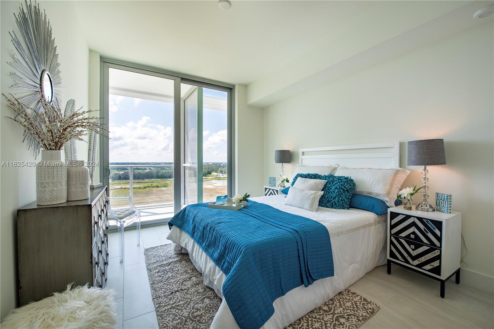2000 Metropica Way # 908