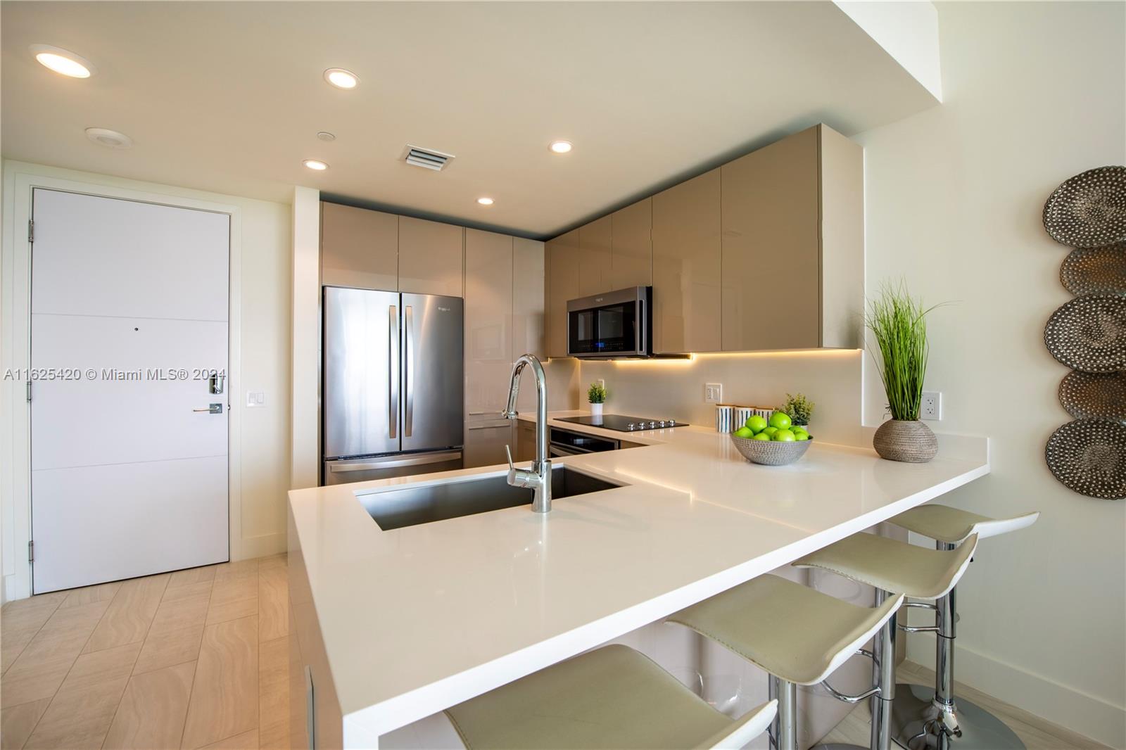 2000 Metropica Way # 908