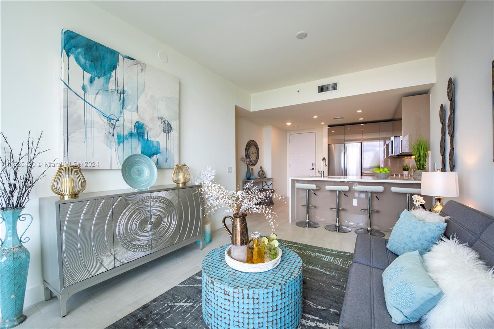 2000 Metropica Way # 908
