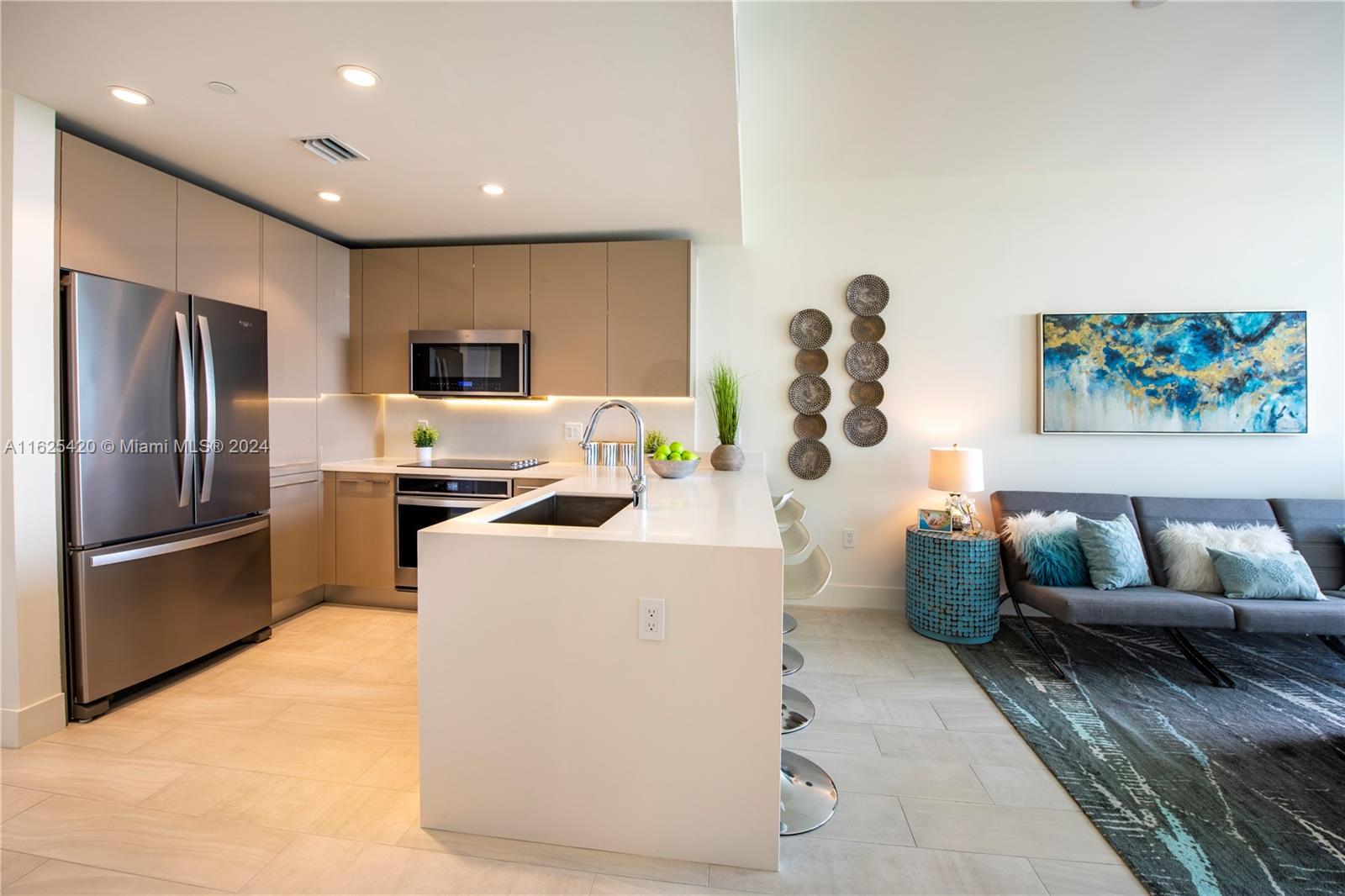 2000 Metropica Way # 908