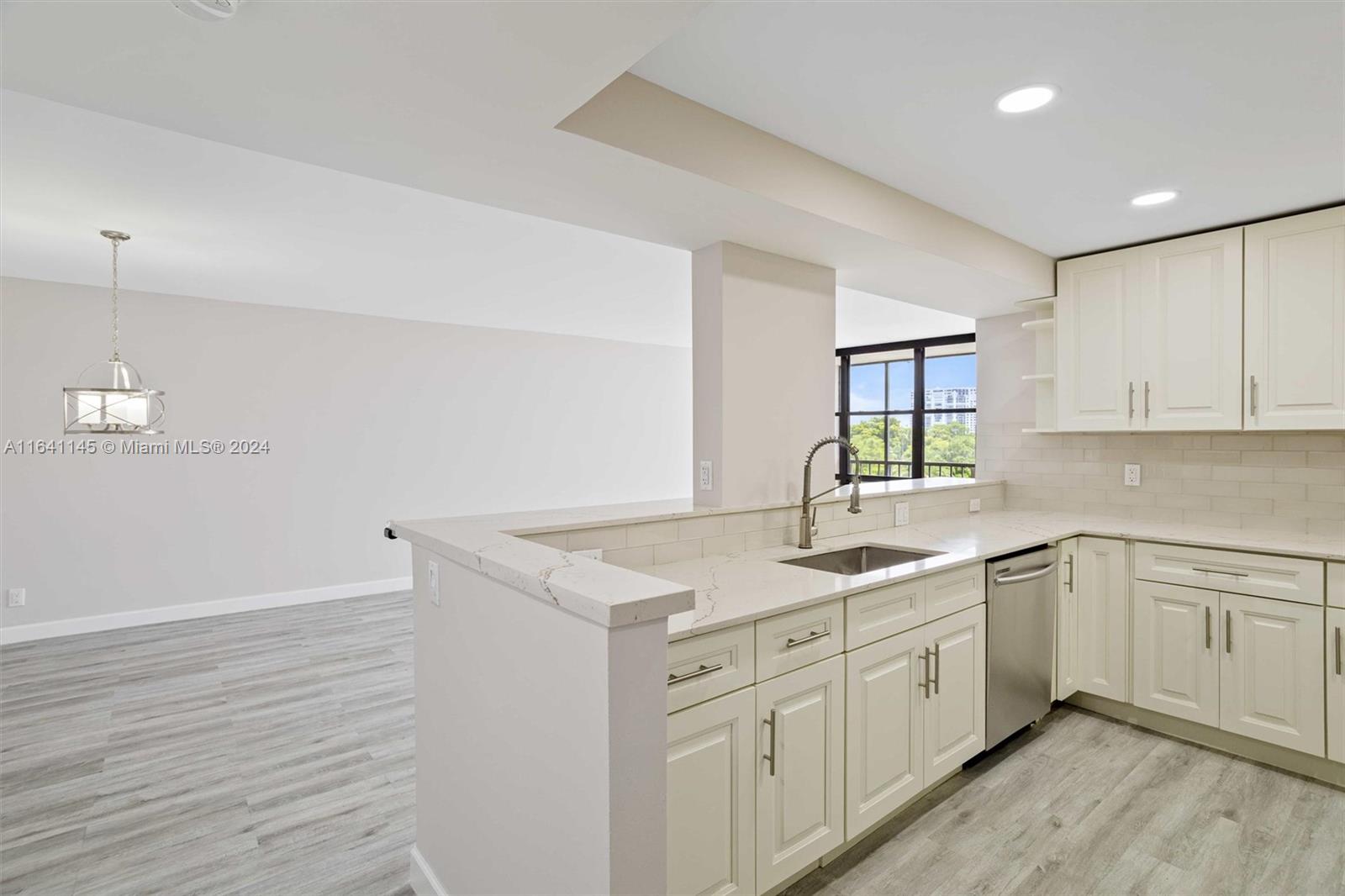 800 Parkview Dr # 507