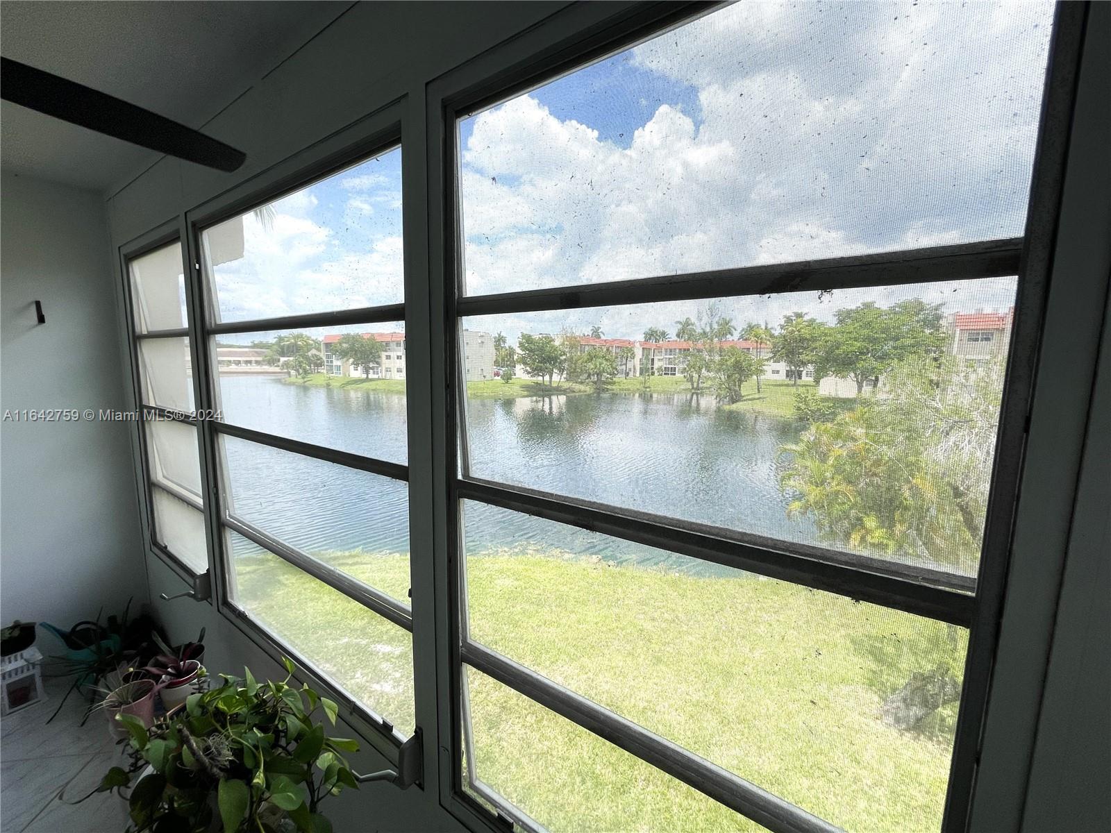 2931 E Sunrise Lakes Dr Unit: 207