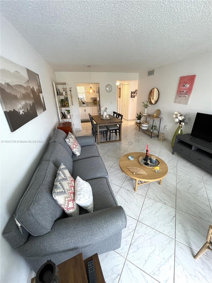 2931 E Sunrise Lakes Dr Unit: 207