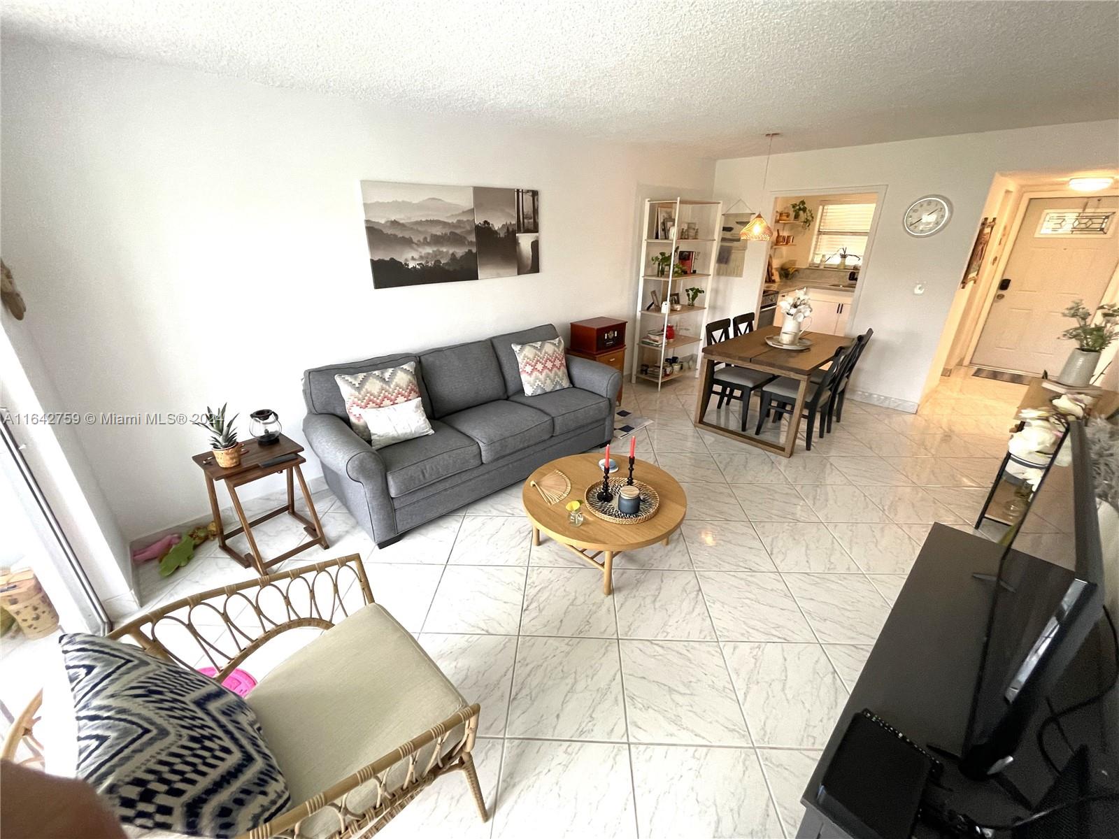 2931 E Sunrise Lakes Dr Unit: 207