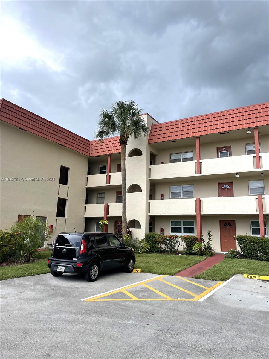 2931 E Sunrise Lakes Dr Unit: 207