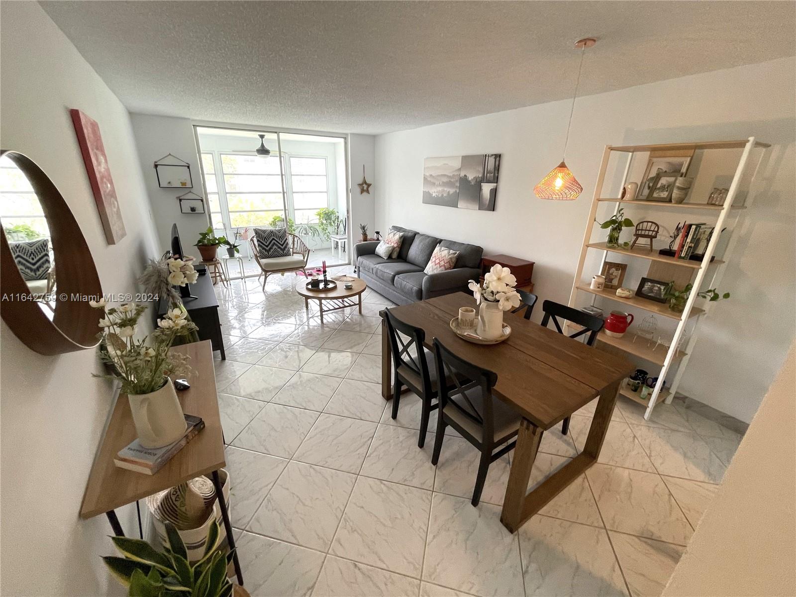 2931 E Sunrise Lakes Dr Unit: 207