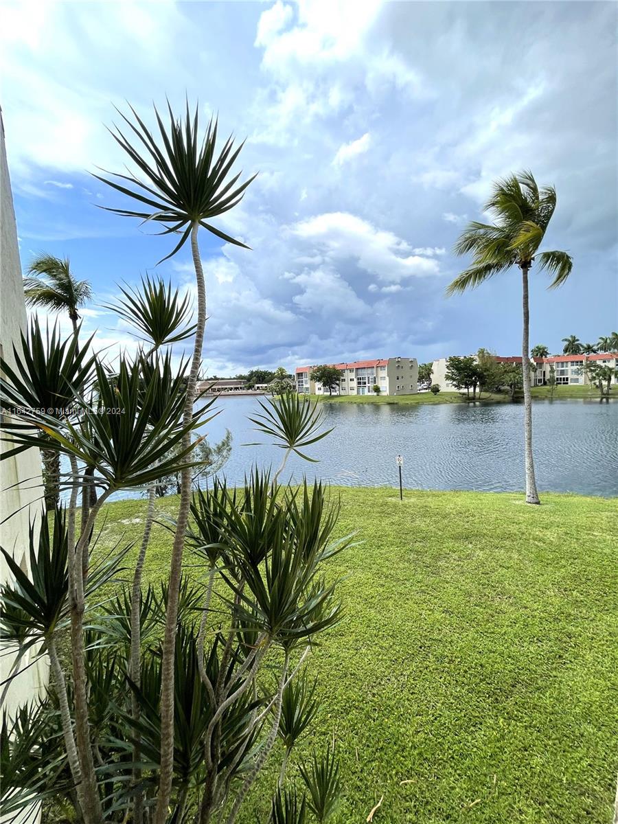 2931 E Sunrise Lakes Dr Unit: 207