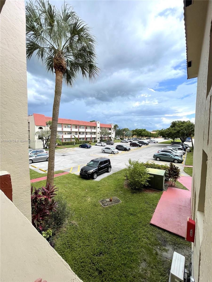 2931 E Sunrise Lakes Dr Unit: 207