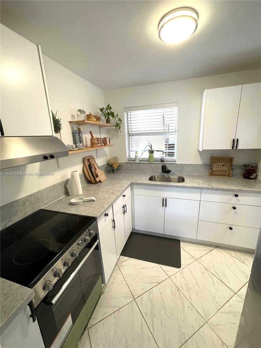 2931 E Sunrise Lakes Dr Unit: 207