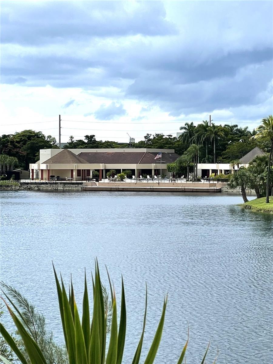 2931 E Sunrise Lakes Dr Unit: 207