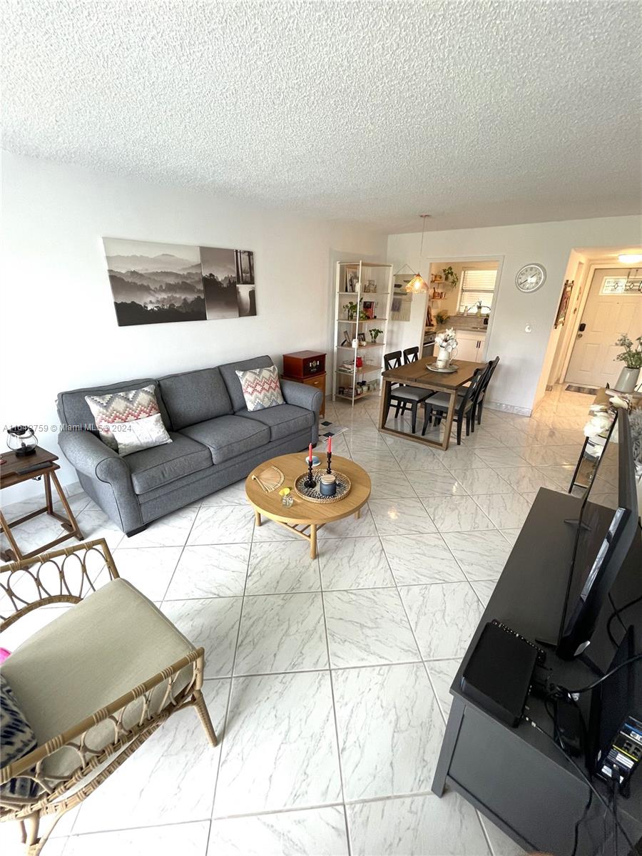 2931 E Sunrise Lakes Dr Unit: 207