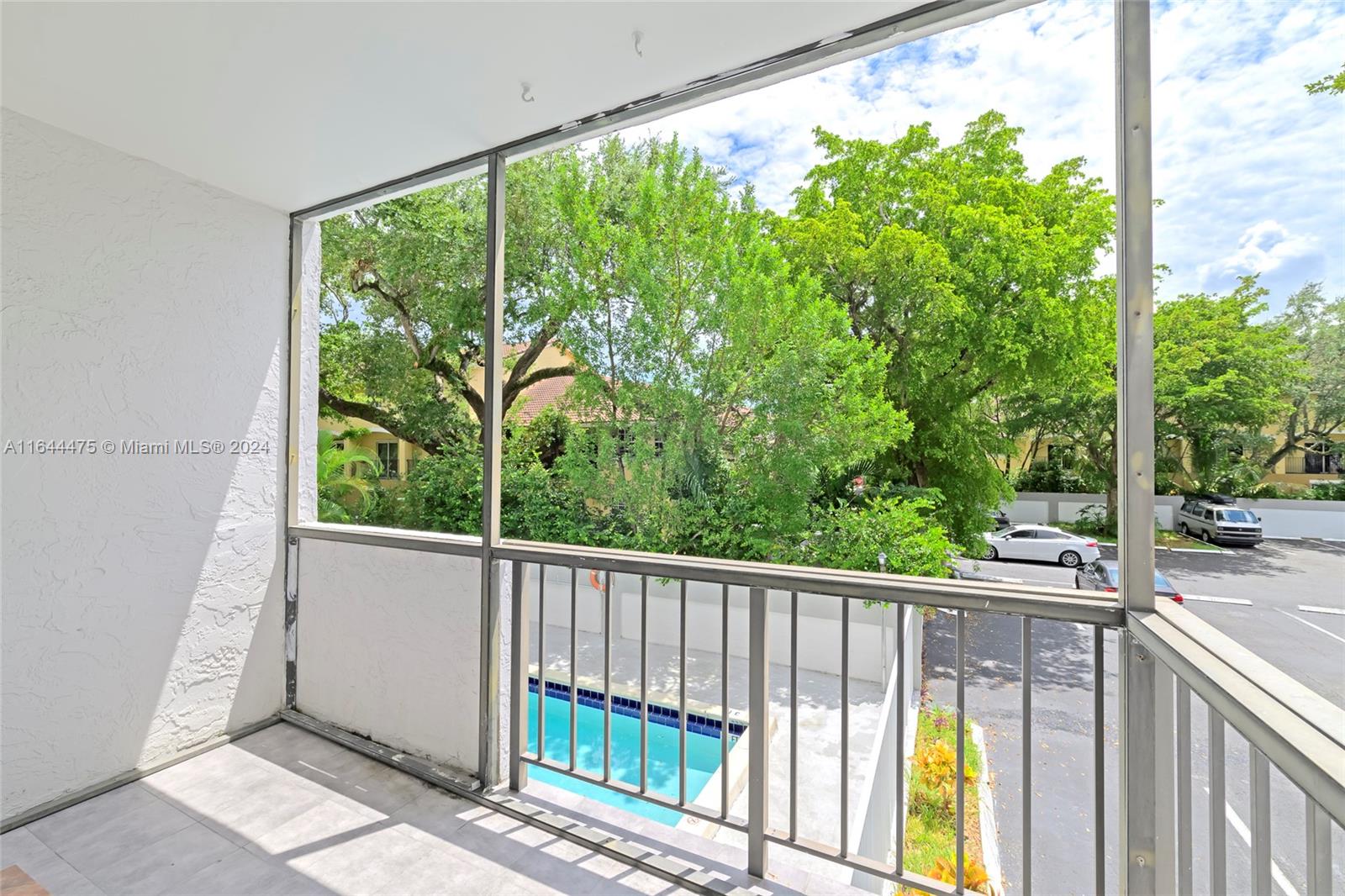 8950 NE 8th Ave # 208