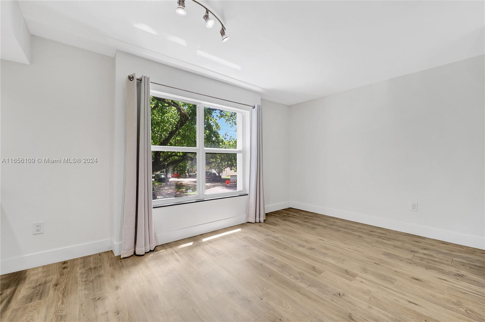 235 Antilla Ave # 6