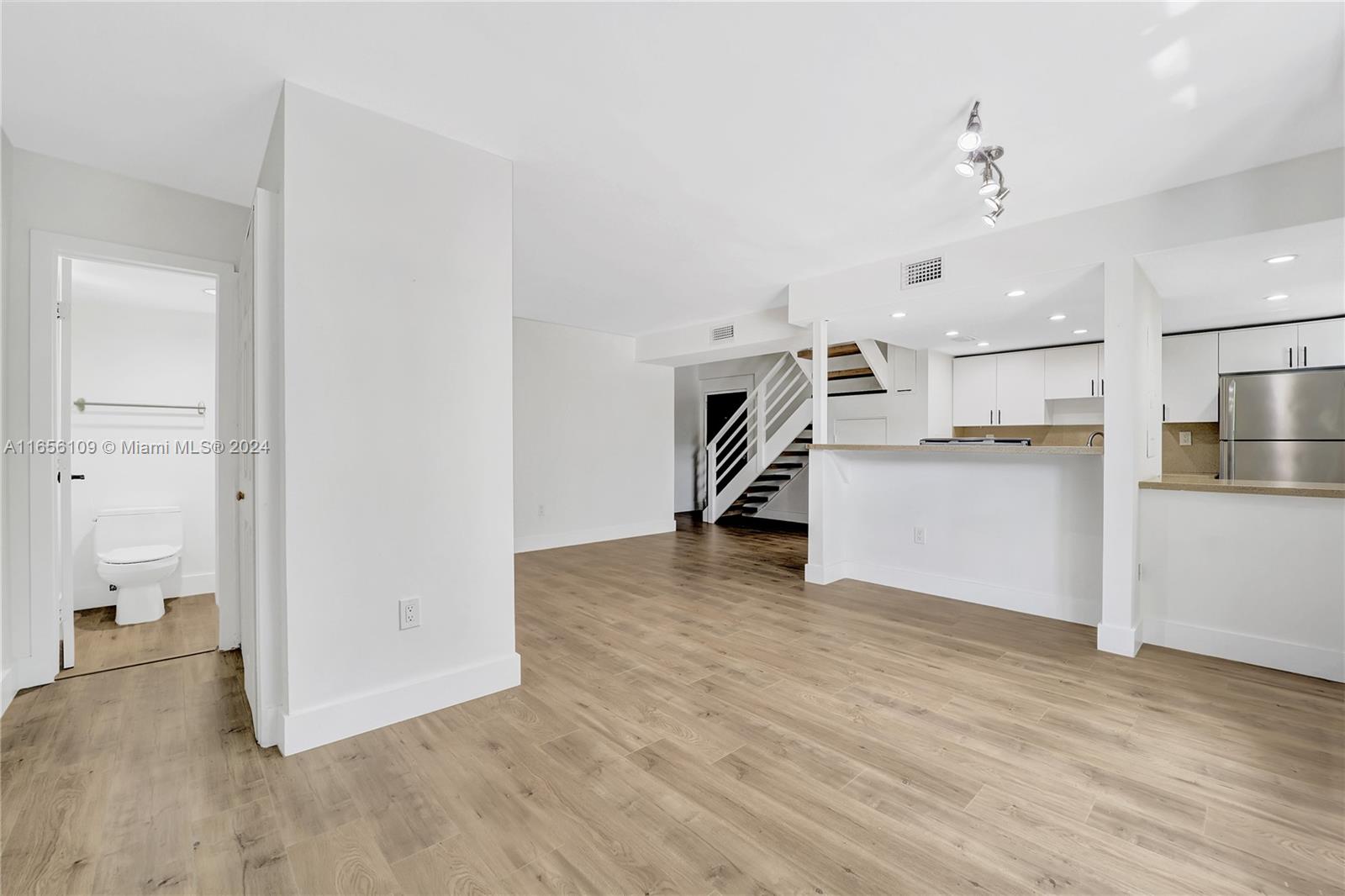 235 Antilla Ave # 6