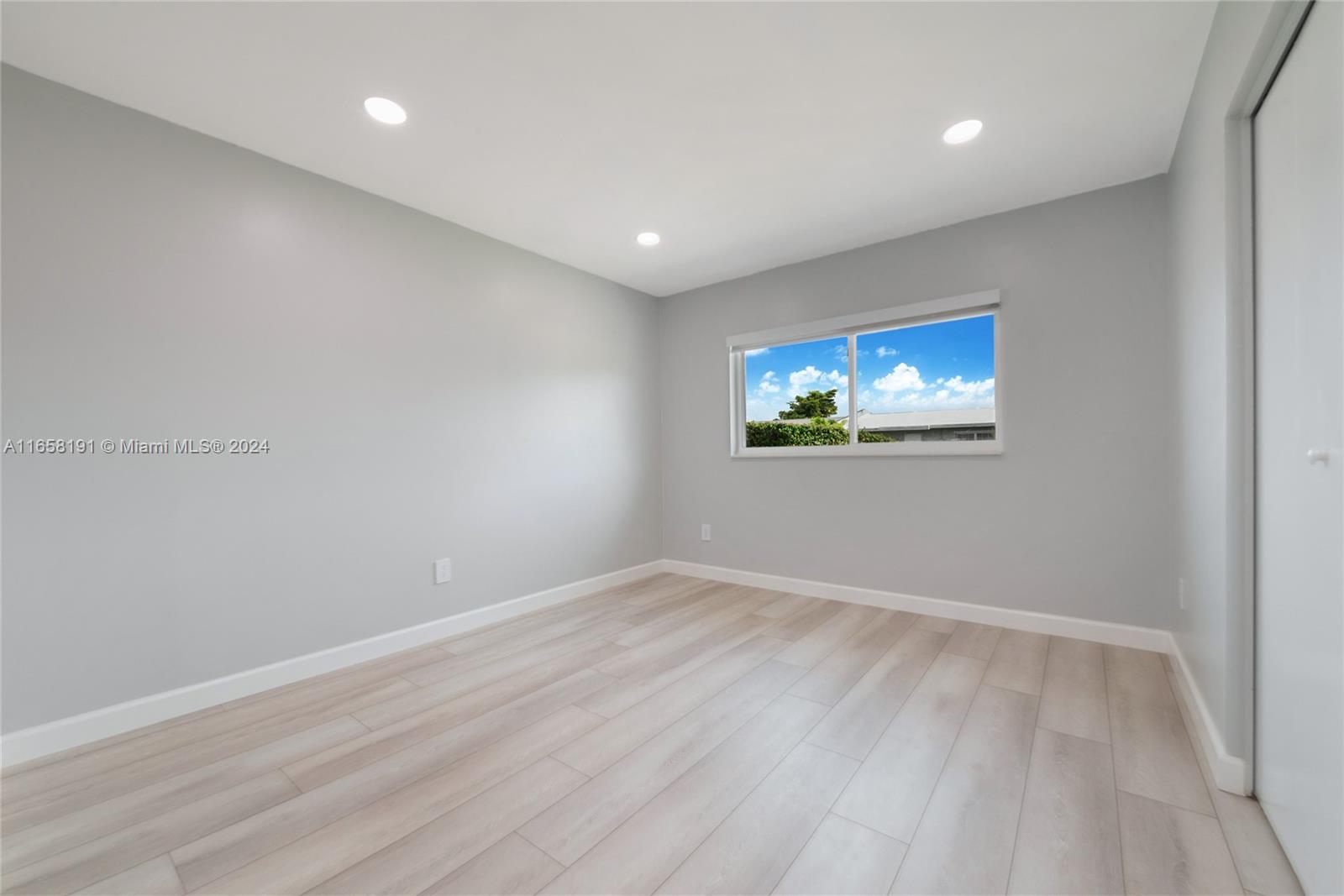 10012 SW 23rd Ter