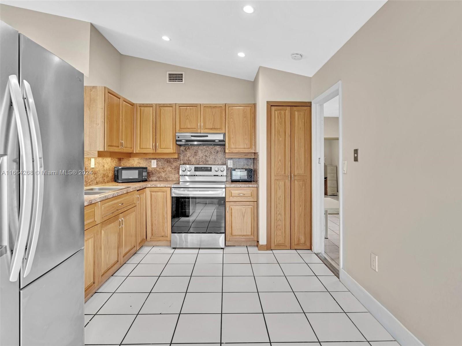 13700 Oak Ridge Dr # 13700