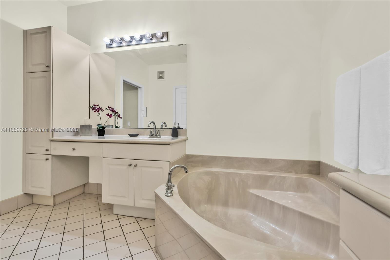 2814 Kinsington Cir # 3 Unit: 28-3