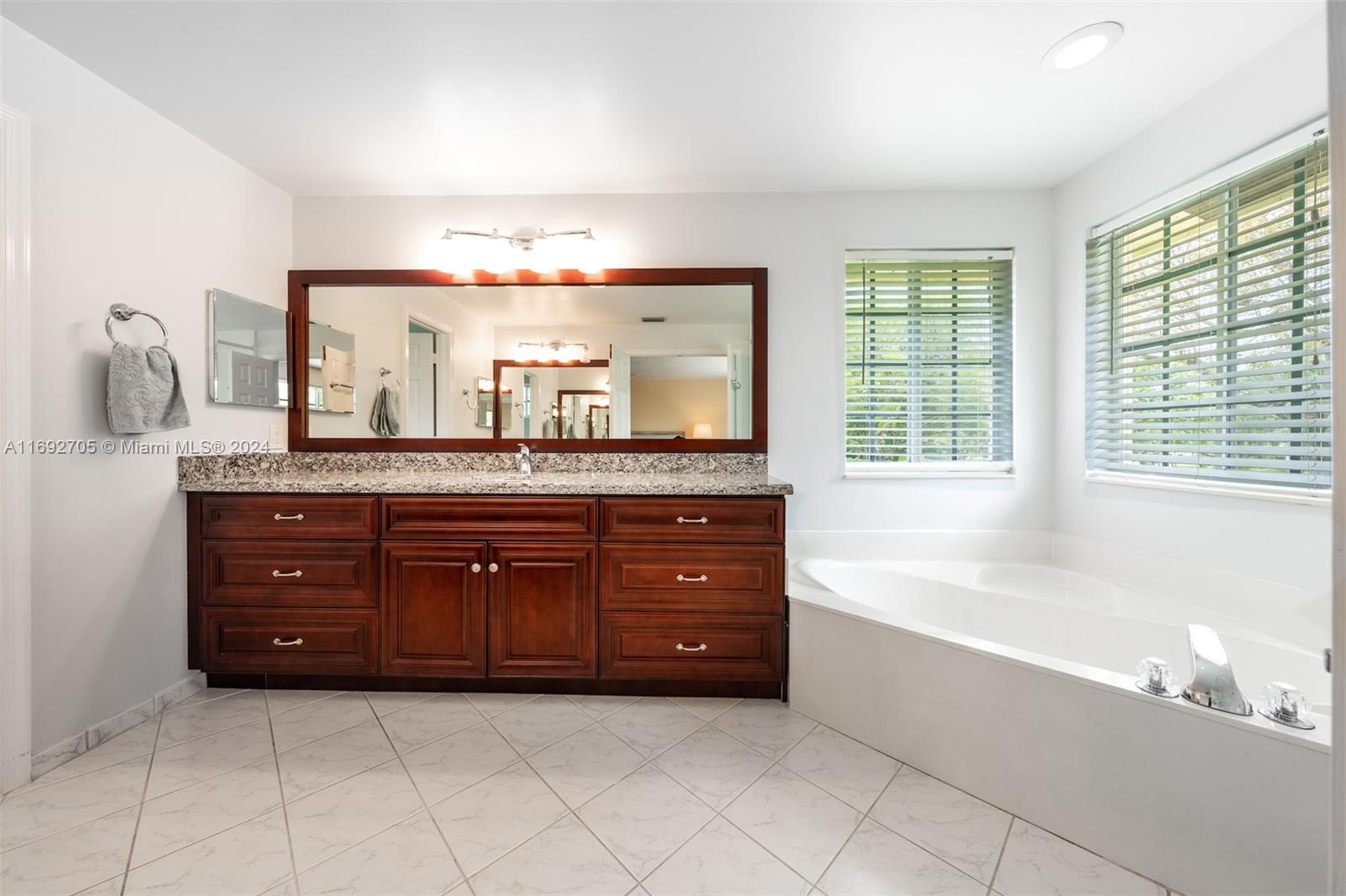 3745 Heron Ridge Ln